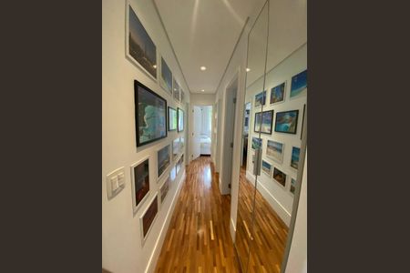 Apartamento à venda com 123m², 3 quartos e 2 vagas Apartamento à venda com 123m², 3 quartos e 2 vagasCorredor