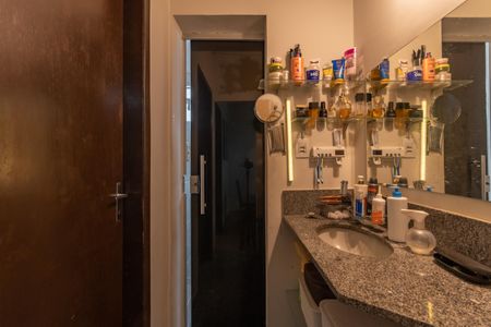 Apartamento à venda com 71m², 3 quartos e 1 vaga Apartamento à venda com 71m², 3 quartos e 1 vagaBanheiro Social