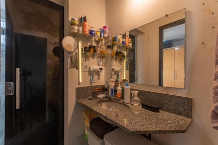 Apartamento à venda com 71m², 3 quartos e 1 vaga Apartamento à venda com 71m², 3 quartos e 1 vagaBanheiro Social