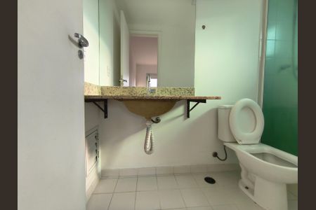 Apartamento à venda com 64m², 2 quartos e 2 vagas Apartamento à venda com 64m², 2 quartos e 2 vagasBanheiro da Suíte