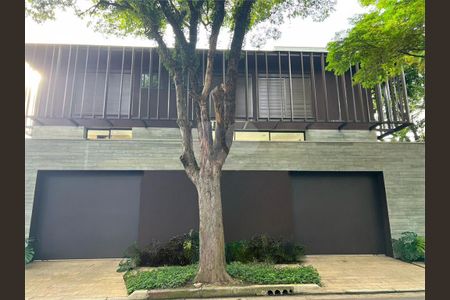 Casa à venda com 800m², 3 quartos e 6 vagas