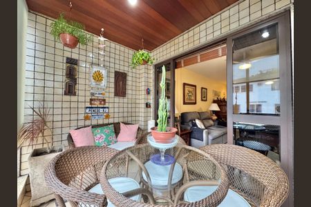 Apartamento à venda com 90m², 3 quartos e 2 vagas Apartamento à venda com 90m², 3 quartos e 2 vagasVaranda