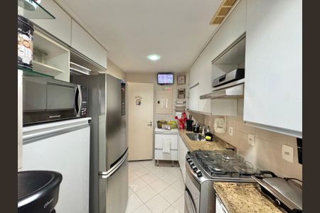 Apartamento à venda com 90m², 3 quartos e 2 vagas Apartamento à venda com 90m², 3 quartos e 2 vagasCozinha e Área de Serviço