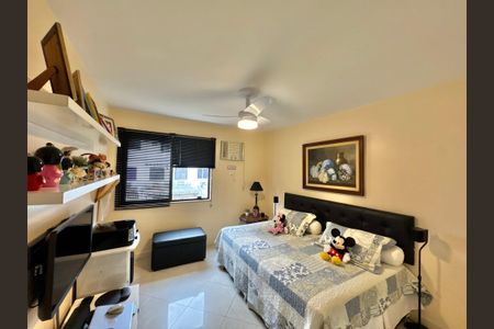 Apartamento à venda com 90m², 3 quartos e 2 vagas Apartamento à venda com 90m², 3 quartos e 2 vagasQuarto 1