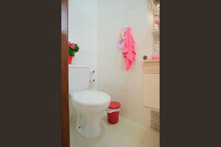 Casa de condomínio à venda com 58m², 2 quartos e 1 vagaBanheiro Social