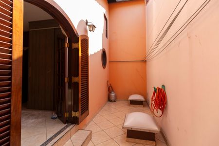 Casa à venda com 380m², 4 quartos e 7 vagas Casa à venda com 380m², 4 quartos e 7 vagasSacada quarto 1