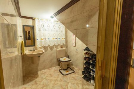 Casa à venda com 380m², 4 quartos e 7 vagas Casa à venda com 380m², 4 quartos e 7 vagasLavabo da garagem