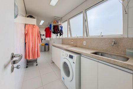 Apartamento à venda com 163m², 3 quartos e 3 vagas Apartamento à venda com 163m², 3 quartos e 3 vagasÁrea de Serviço