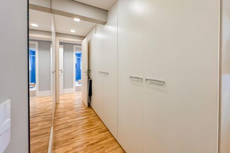 Apartamento à venda com 163m², 3 quartos e 3 vagas Apartamento à venda com 163m², 3 quartos e 3 vagasCloset da Suíte Master