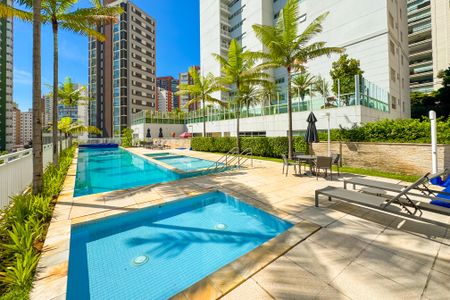 Apartamento à venda com 163m², 3 quartos e 3 vagas Apartamento à venda com 163m², 3 quartos e 3 vagasÁrea comum - Piscina