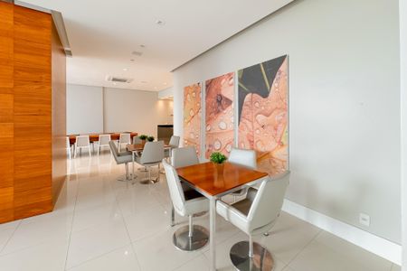 Apartamento à venda com 163m², 3 quartos e 3 vagas Apartamento à venda com 163m², 3 quartos e 3 vagasÁrea comum - Salão de Festas