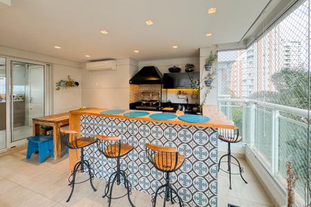 Apartamento à venda com 163m², 3 quartos e 3 vagas Apartamento à venda com 163m², 3 quartos e 3 vagasVaranda Sala