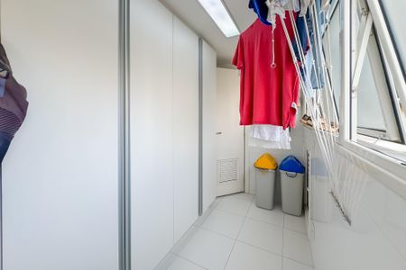 Apartamento à venda com 163m², 3 quartos e 3 vagas Apartamento à venda com 163m², 3 quartos e 3 vagasÁrea de Serviço