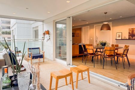 Apartamento à venda com 163m², 3 quartos e 3 vagas Apartamento à venda com 163m², 3 quartos e 3 vagasVaranda Sala