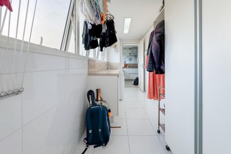 Apartamento à venda com 163m², 3 quartos e 3 vagas Apartamento à venda com 163m², 3 quartos e 3 vagasÁrea de Serviço