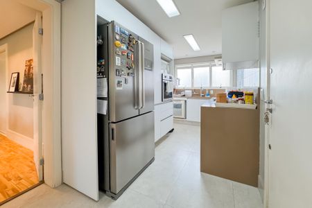 Apartamento à venda com 163m², 3 quartos e 3 vagas Apartamento à venda com 163m², 3 quartos e 3 vagasCozinha