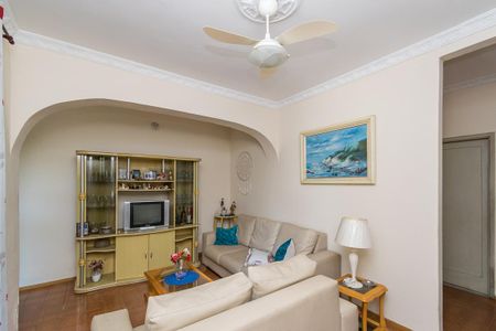 Casa à venda com 180m², 5 quartos e 2 vagasSala - 1º andar 