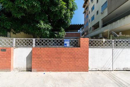 Casa à venda com 180m², 5 quartos e 2 vagasFachada e placa