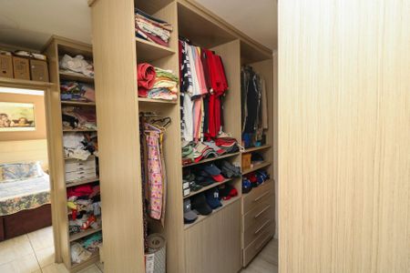 Casa à venda com 308m², 3 quartos e 4 vagas Casa à venda com 308m², 3 quartos e 4 vagasCloset da suíte 1