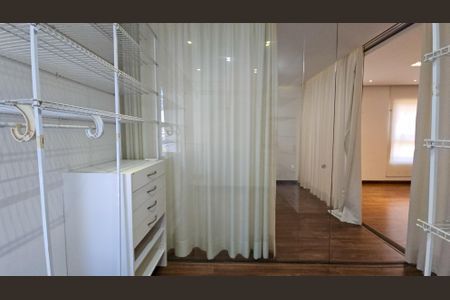 Apartamento à venda com 70m², 2 quartos e 2 vagas Apartamento à venda com 70m², 2 quartos e 2 vagasCloset