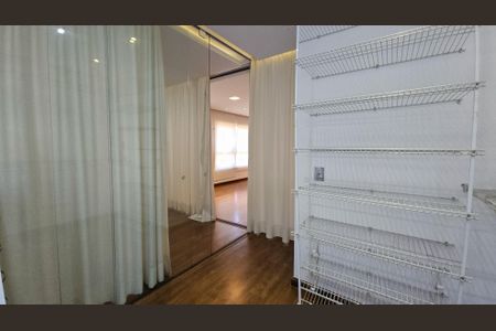 Apartamento à venda com 70m², 2 quartos e 2 vagas Apartamento à venda com 70m², 2 quartos e 2 vagasCloset