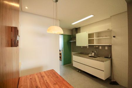 Apartamento para alugar com 93m², 2 quartos e 2 vagas Apartamento para alugar com 93m², 2 quartos e 2 vagasCozinha e Área de Serviço
