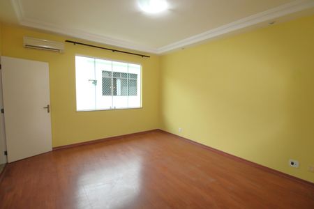 Casa à venda com 260m², 5 quartos e 4 vagasSuíte