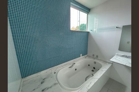 Casa à venda com 260m², 5 quartos e 4 vagasBanheiro da Suíte