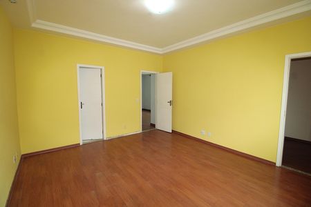 Casa à venda com 260m², 5 quartos e 4 vagasSuíte