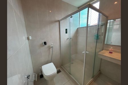 Casa à venda com 260m², 5 quartos e 4 vagasBanheiro 2