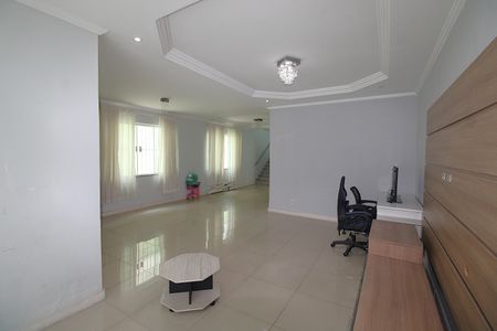 Casa à venda com 260m², 5 quartos e 4 vagasSala