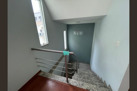 Casa à venda com 260m², 5 quartos e 4 vagasEscada