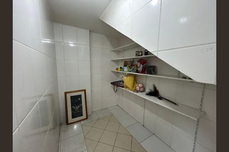Casa à venda com 260m², 5 quartos e 4 vagasDespensa