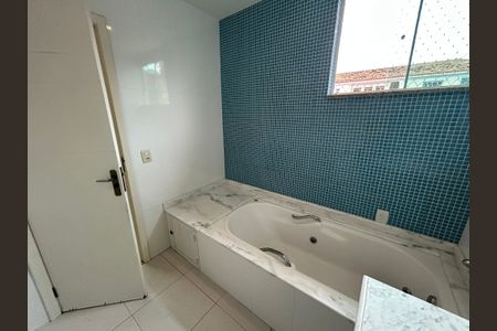 Casa à venda com 260m², 5 quartos e 4 vagasBanheiro da Suíte
