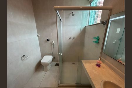 Casa à venda com 260m², 5 quartos e 4 vagasBanheiro 2