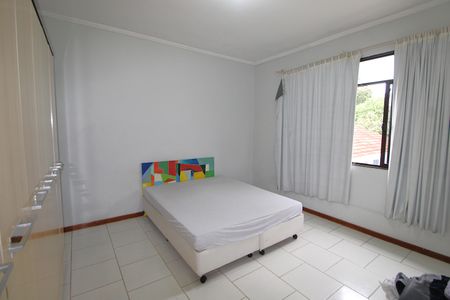 Casa à venda com 260m², 5 quartos e 4 vagasQuarto 1 casa 2