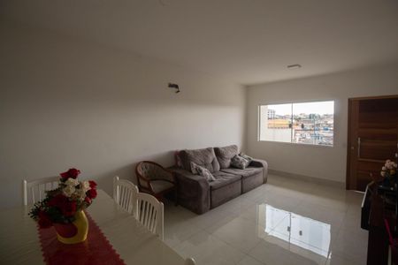 Casa à venda com 180m², 3 quartos e 3 vagasSala