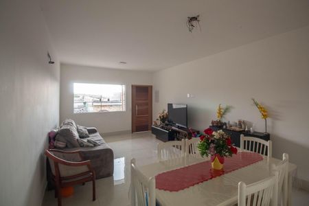 Casa à venda com 180m², 3 quartos e 3 vagasSala