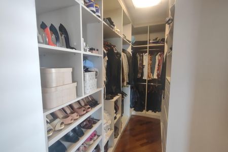 Apartamento à venda com 254m², 3 quartos e 6 vagas Apartamento à venda com 254m², 3 quartos e 6 vagasCloset da suíte 1