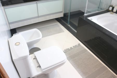 Apartamento à venda com 254m², 3 quartos e 6 vagasBanheiro da Suíte 1