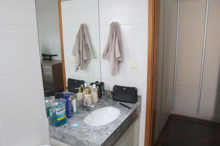 Apartamento à venda com 254m², 3 quartos e 6 vagasBanheiro da Suíte 2