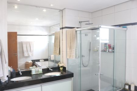 Apartamento à venda com 254m², 3 quartos e 6 vagasBanheiro da Suíte 1