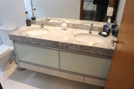 Apartamento à venda com 254m², 3 quartos e 6 vagasBanheiro da Suíte 3