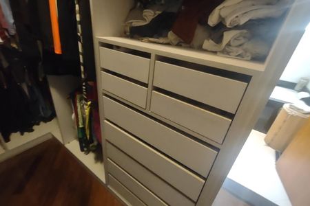 Apartamento à venda com 254m², 3 quartos e 6 vagas Apartamento à venda com 254m², 3 quartos e 6 vagasCloset da suíte 1