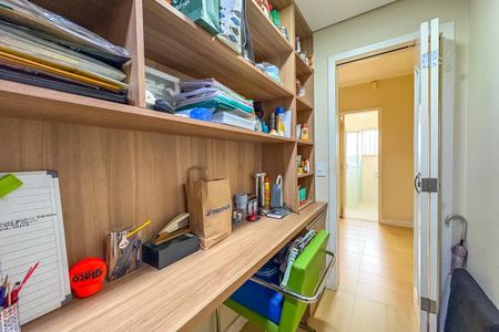 Casa à venda com 237m², 3 quartos e 2 vagasEscritório