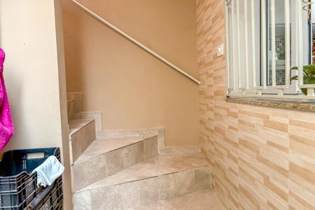 Casa à venda com 237m², 3 quartos e 2 vagasEscada