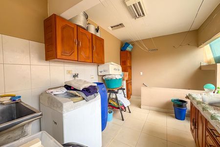 Casa à venda com 237m², 3 quartos e 2 vagasÁrea de Serviço