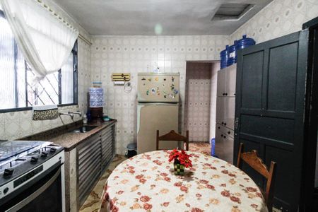 Casa à venda com 154m², 2 quartos e 3 vagas Casa à venda com 154m², 2 quartos e 3 vagasCozinha