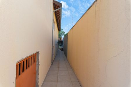 Casa à venda com 250m², 4 quartos e 2 vagas Casa à venda com 250m², 4 quartos e 2 vagasCorredor Externo