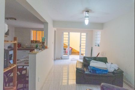 Casa à venda com 250m², 4 quartos e 2 vagas Casa à venda com 250m², 4 quartos e 2 vagasCasa 2- Sala